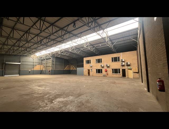1,092M² WAREHOUSE TO LET IN SPARTAN